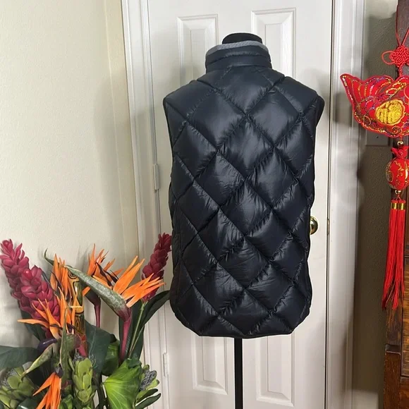 Montbell Black Quilted Women's Vest - Picture 4 of 9